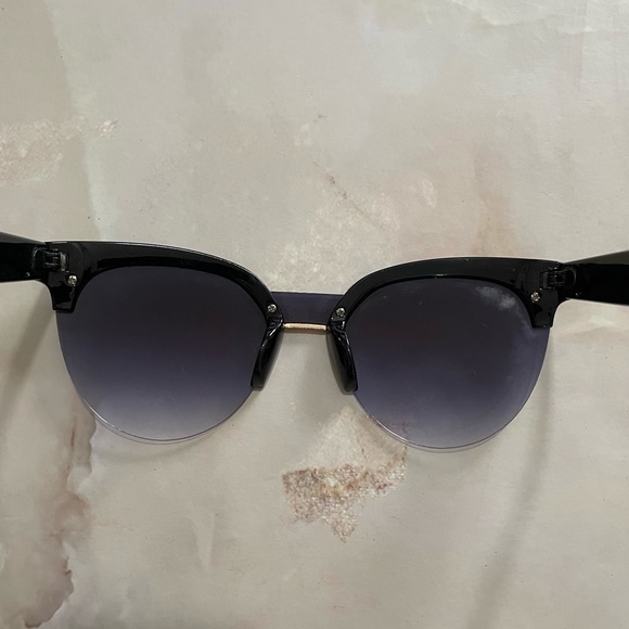 Sunglasses Black Cat Eye Gold geometric detail in middle & corners never worn - Picture 2 of 5